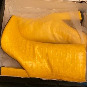 Yellow Croc
